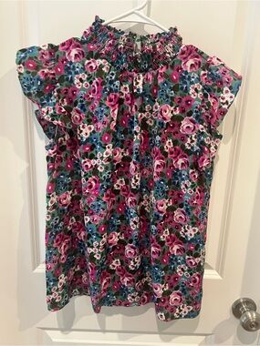 Eesome Floral Top Size Small